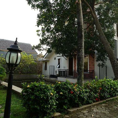 Pesona Air - Villa And Private Pool Depok Exterior foto