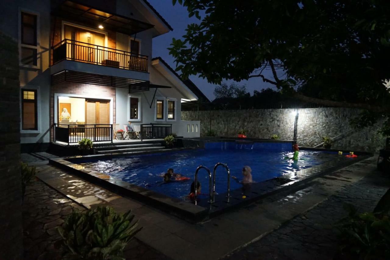 Pesona Air - Villa And Private Pool Depok Exterior foto
