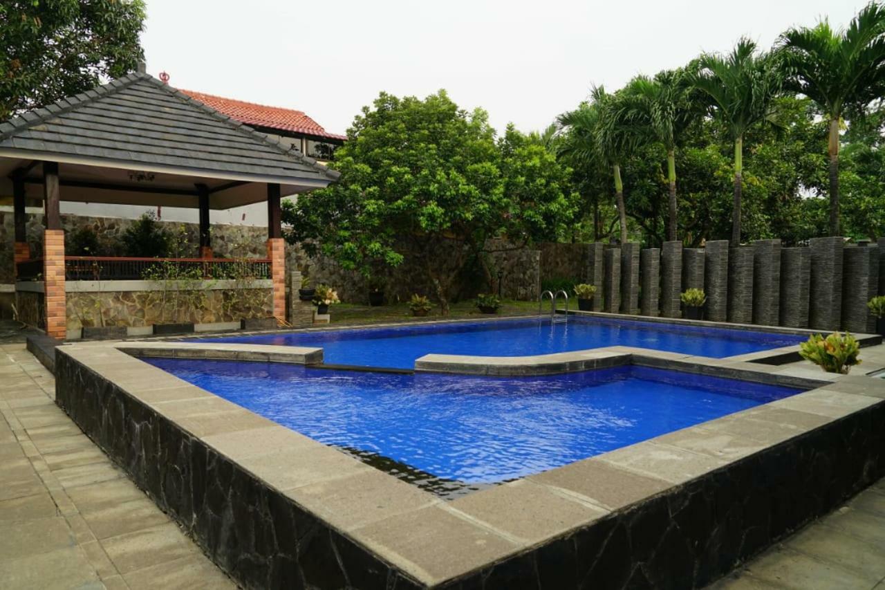 Pesona Air - Villa And Private Pool Depok Exterior foto