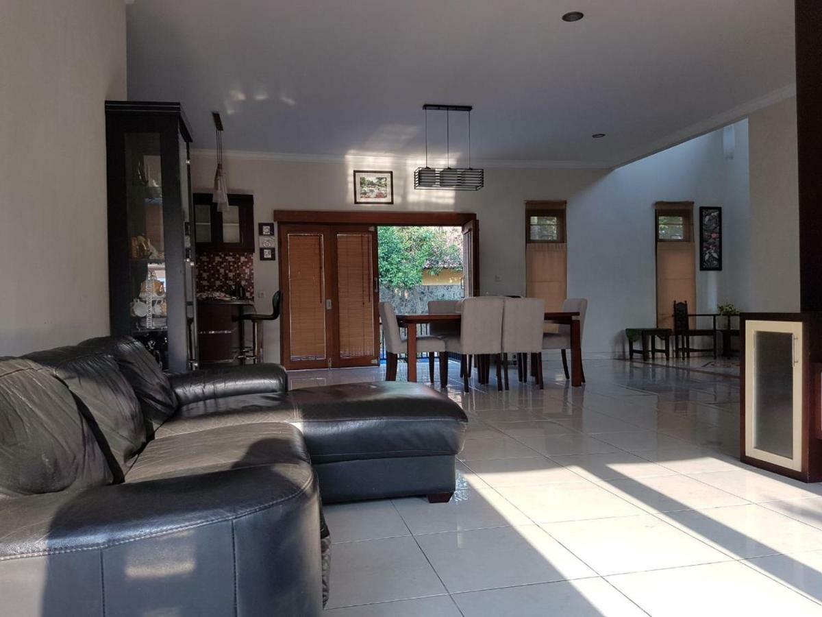 Pesona Air - Villa And Private Pool Depok Exterior foto