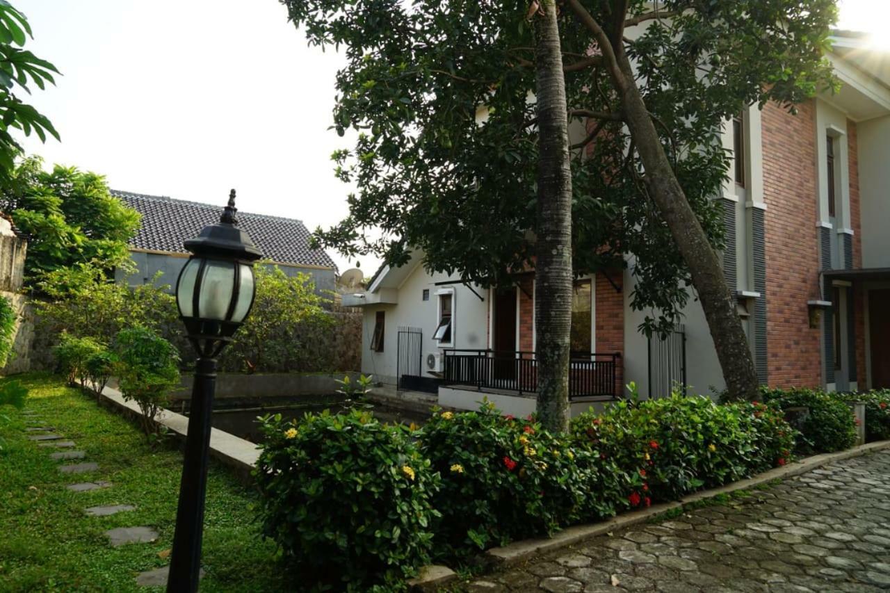 Pesona Air - Villa And Private Pool Depok Exterior foto