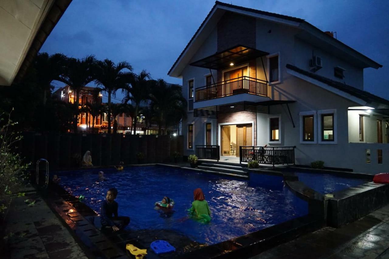 Pesona Air - Villa And Private Pool Depok Exterior foto