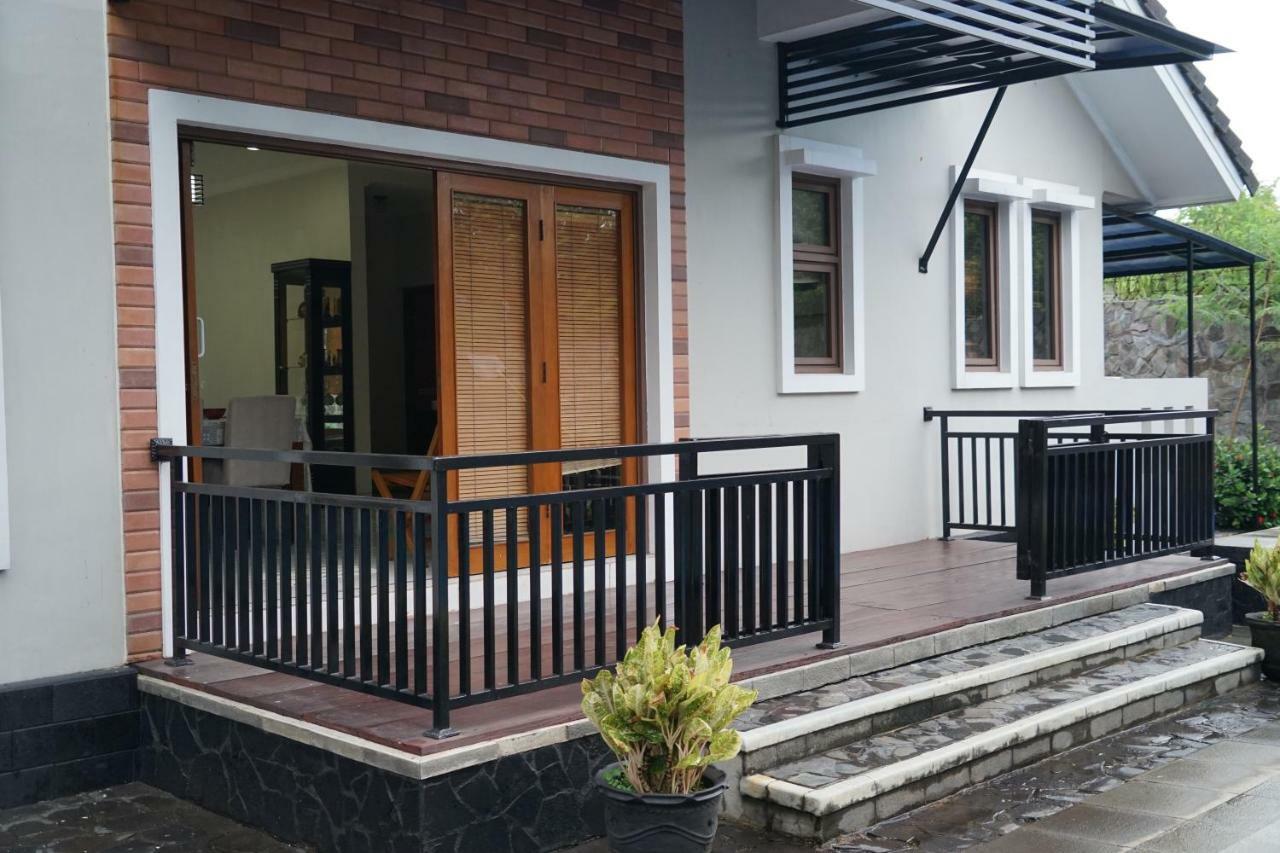Pesona Air - Villa And Private Pool Depok Exterior foto
